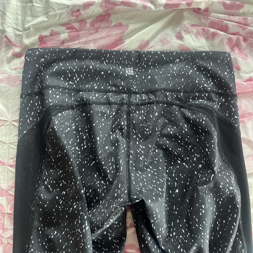 LULULEMON DROP IT LIKE ITS HOT LEGGINGS SIZE 6